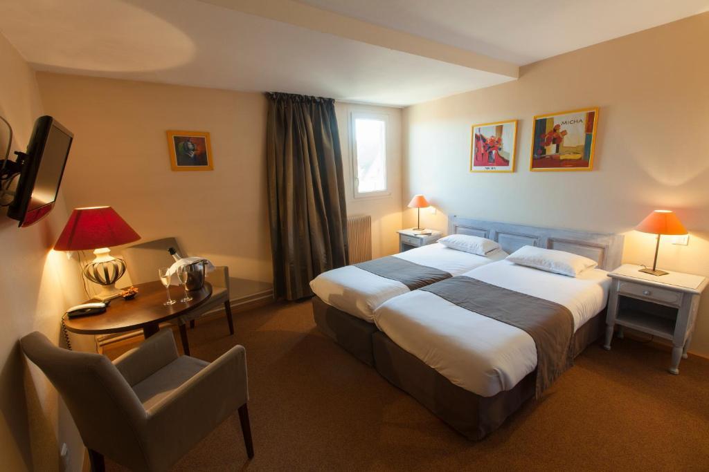 Le Corbeau Hotell Auxonne Rom bilde